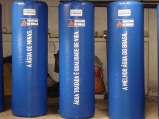 <h1>
	Tótem</h1>
<p>Produto de grande utilização para divulgação em ambientes internos e externos.<br />
Material: Nylon emborrachado e/ou resinado e laminado de PVC.<br />
Tamanho: A partir de 02 m.</p>